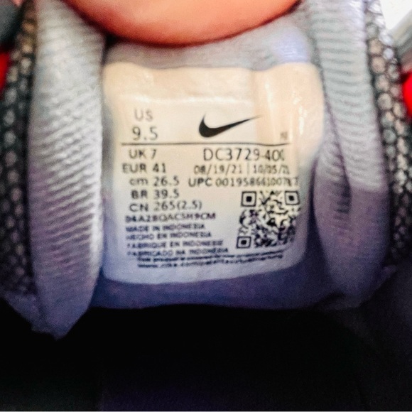 Nike Gray and Pink Athletic Sneaker Size 9.5 - Picture 5 of 8